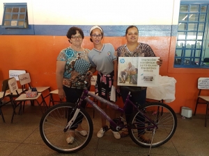Primeiro lugar na categoria Redação, aluna Maria Eduarda S. Cruz - Escola Municipal Ivo Hering - Luís Eduardo Magalhães/BA; Profª Sirlene dos Santos