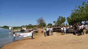 Mutirão de alunos faz limpeza às margens do Rio Grande, em Riachão das Neves